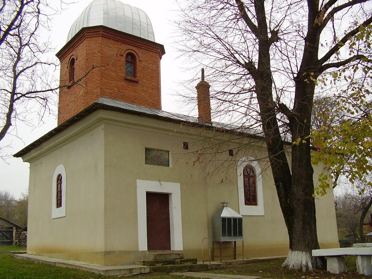 Exteriorul bisericii